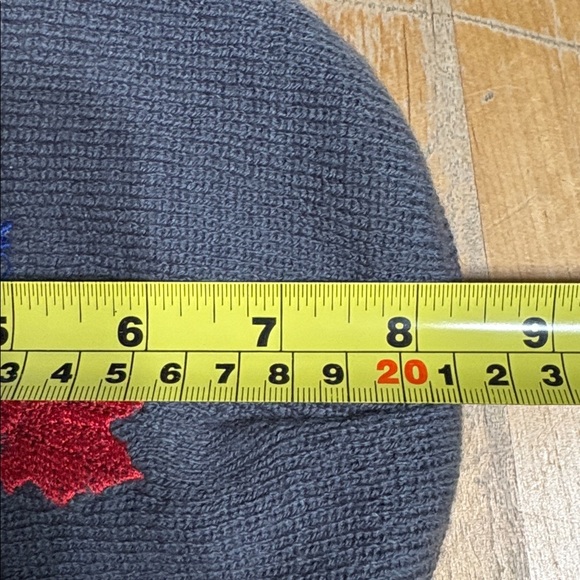 Molson Canadian Roots beanie - Picture 7 of 7